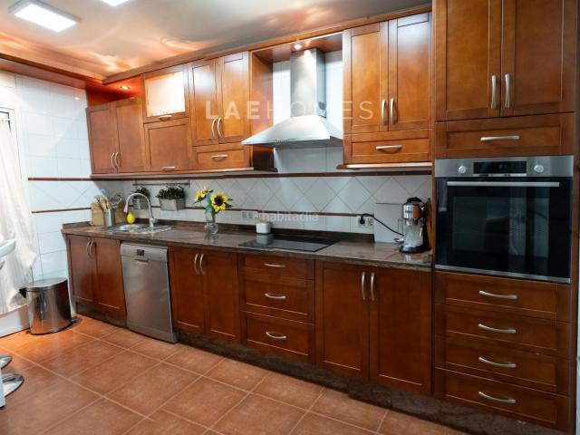 Piso en venta en Jaén, San Ildefonso Catedral. Amplio Piso en Virgen de la Capilla con GARAJE Y TRASTERO Oportunidad Inmejorable por 320,000. Pisos.