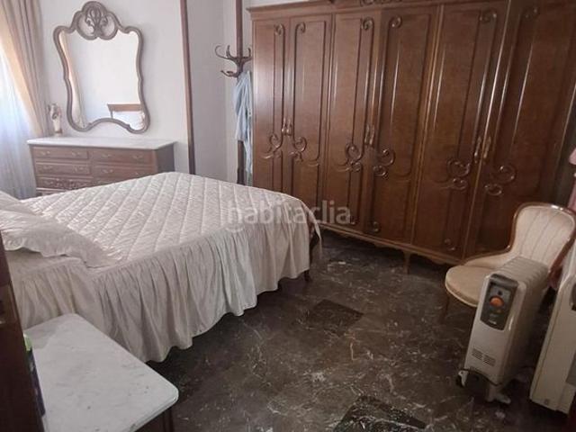 Piso en venta en Jaén, San Ildefonso Catedral. Piso en Avenida de Granada con amplitud, balcón y ascensor. Pisos.