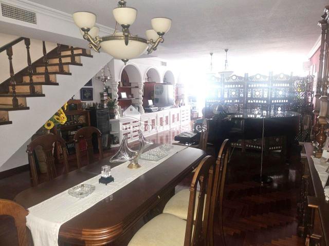 Piso en venta en Jaén, Santa Isabel. Oportunidad de Gran Dúplex con 3 Plazas de Aparcamiento. Pisos.