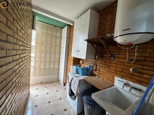 Piso en venta en Jaén, Peñamefecit Avda Barcelona. Amplio Piso en Peñamefecit, Jaén Oportunidad de Inversión a 145.000. Pisos.