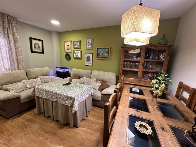 Piso en venta en Jaén, Peñamefecit Avda Barcelona. ¡Descubre tu nuevo hogar en este magnífico piso de cuatro dormitorios en el Muñoz Grandes. Pisos.