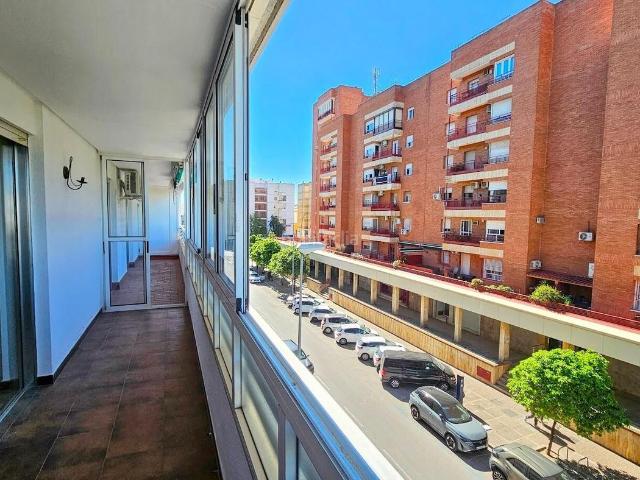 Piso en venta en Jerez de la Frontera, Madre de Dios. Quiero un piso amplio, cómodo, con luz, terraza y cerca de todo, para vivir bien de verdad. Pisos Jerez de la.