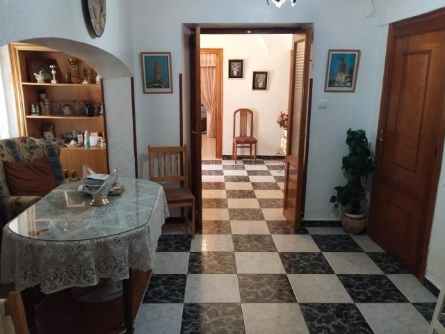 Piso en venta en Jerez de los Caballeros. Planta baja. 4 dorm, patio pequeño. Pisos Jerez de los.