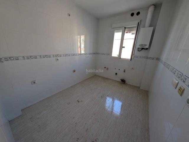 Piso en venta en Lucena, Poleares. piso con ascensor nuevo a estrenar. Pisos.
