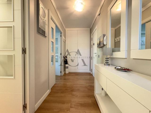 Piso en venta en Lucena, Poleares. Piso reformado de 4 dormitorios con ascensor, terraza y parking en zona Llano de las Tinajerías, Lucena. Pisos.