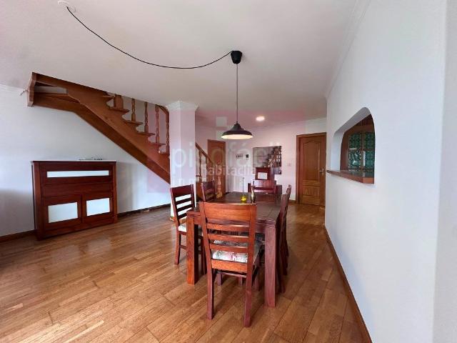 Piso en venta en Lugo, A Milagrosa. En venta dúplex de cuatro dormitoriosuno abajo y dos baños a un paso del centro!. Pisos.