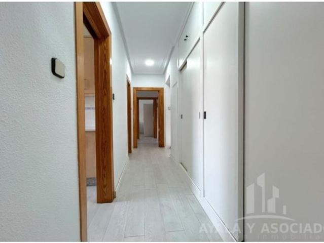 PISO EN VENTA, EN LA URBANIZACIÓN MEDITERRÁNEO