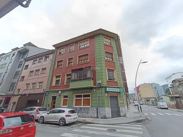 Piso en venta en Langreo, Sama. Amplio piso con terraza y enormes posibilidades en Sama de Langreo. Pisos.