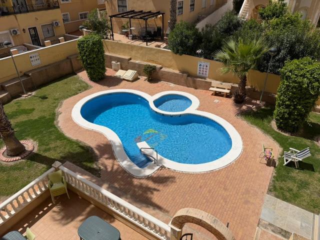 Piso en venta en las filipinas con garaje y piscina