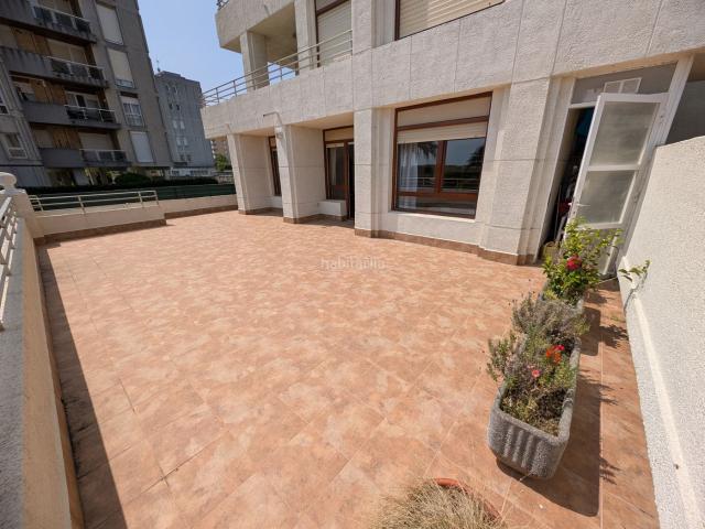 Piso en venta en Laredo, Zona Playa. Bajo con gran terraza y acceso directo a la playa de Laredo. Pisos.