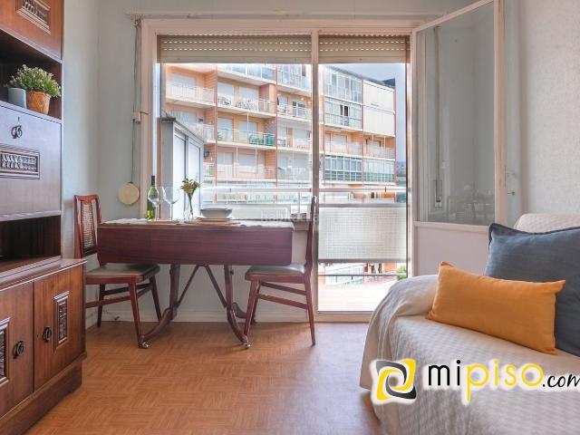 Piso en venta en Laredo, Zona Playa. Desde inmobiliaria Mi Piso os presentamos en exclusiva esta propiedad en Laredo. Si buscas una vivienda con luz, un entorno cómodo. Pisos.