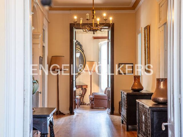 Piso en venta en Laredo, Centro. Vivienda señorial de 270 m en edificio histórico de Laredo. Pisos.