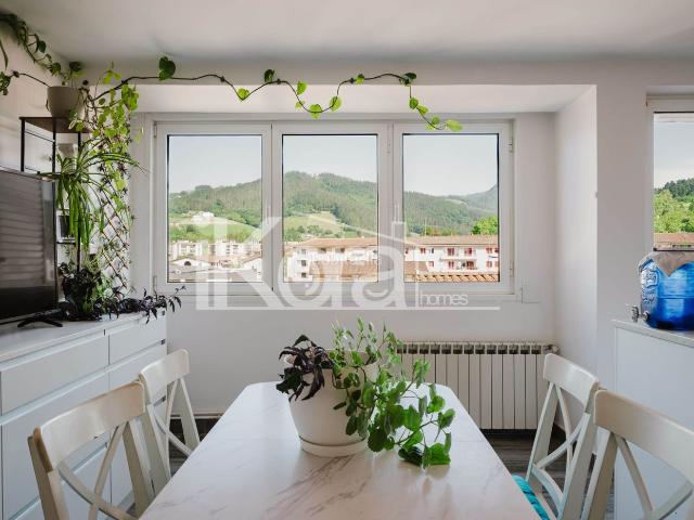 Piso en venta en Lazkao. Piso reformado de 2 habitaciones y con vistas al Txindoki. Pisos.