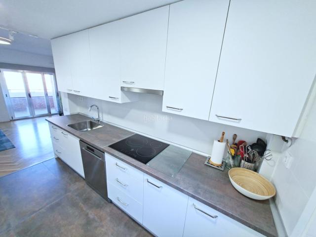 Piso en venta en Leganés, El Carrascal. Estupendo piso exterior y reformado, con terraza en octava planta con garaje y trastero. Pisos.