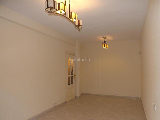 Piso en venta en Leganés, Flores. Piso Luminoso en buena zona. Pisos.
