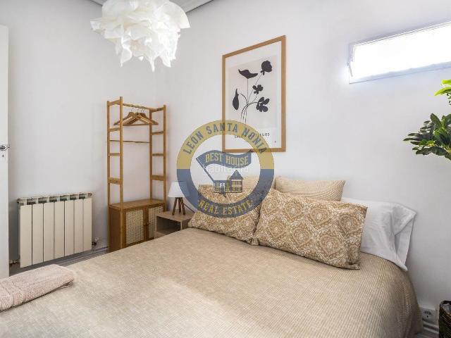 Piso en venta en León, Casco Antiguo. Apartamento a la venta junto al Mercado del Conde Luna. Pisos.