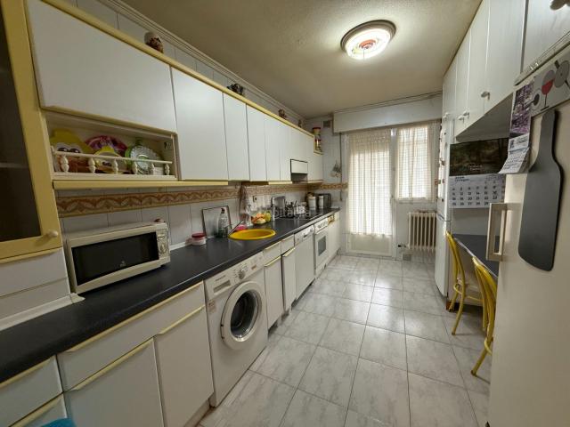 Piso en venta en León, Crucero. Piso de cuatro dormitorios en el paseo Salamanca. Pisos.