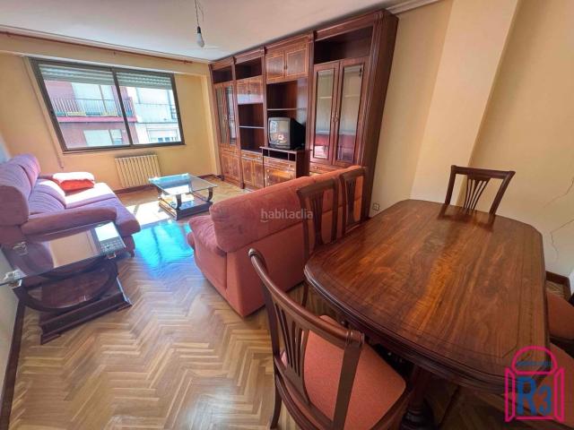 Piso en venta en León, El Ejido Santa Ana. Piso de 3 dormitorios soleado con garaje. Pisos.