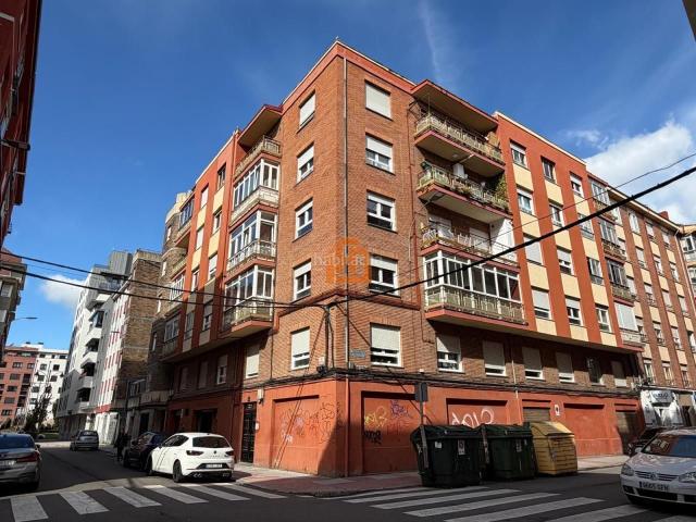 Piso en venta en León, El Ejido Santa Ana. Pisos.