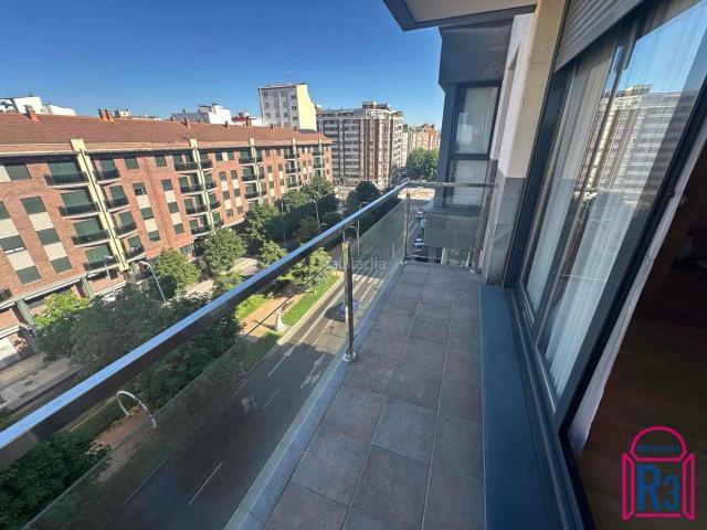 Piso en venta en León, La Lastra. Piso todo exterior bien orientado principio de Lastra 6º de altura y nuevo. Pisos.