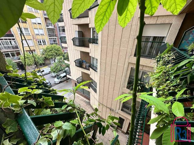 Piso en venta en León, San Claudio La Chantría. Amplio piso de 4 dormitorios con plaza de garaje, 3º de altura, próximo al Jardin de San Francisco. Pisos.
