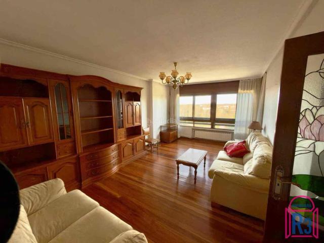 Piso en venta en León, San Claudio La Chantría. Piso alto con buenas vistas y 4 habitaciones en Facultad. Pisos.