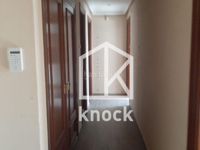 Piso en venta en Lena. AMPLIO PISO DE TRES HABITACIONES A LA VENTA EN POLA DE LENA CONTACTAR CON Javier KNOCK presenta estavivienda situada. Pisos.