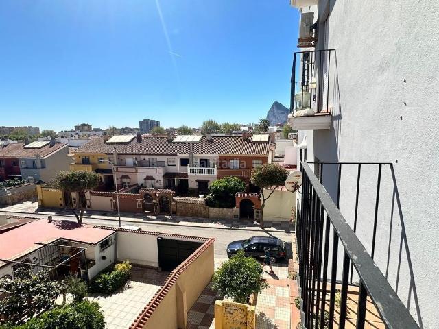 Piso en venta en Línea de la Concepción La, San Pedro Gabriel Miró María Guerrero. Luminoso piso con garaje y balcones en zona María Guerrero. Pisos Línea de la Concepción.