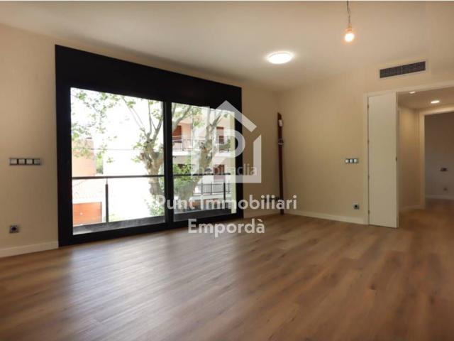Piso en venta en Llançà, El Port Costa Brava. Piso luminoso en el Puerto de Llançà. Pisos.