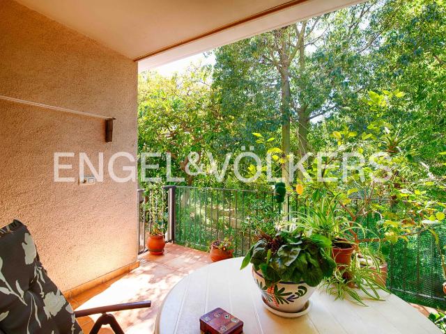 Piso en venta en Llançà, La Vila Costa Brava. Apartamento con terraza en el centro de Llançà. Pisos.
