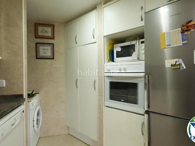 Piso en venta en Llançà, La Vila Costa Brava. Apartamento de 3 habitaciones con terraza y plaza de aparcamiento en el Puerto de Llançà. Pisos.