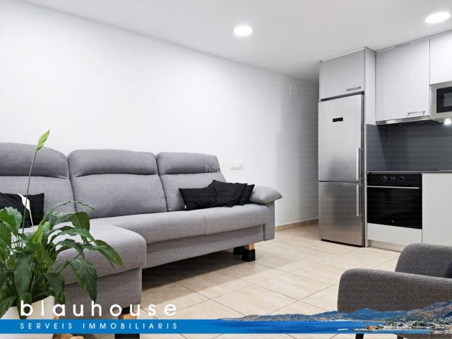 Piso en venta en Llançà, La Vila Costa Brava. Apartamento enel centro del pueblo. Pisos.