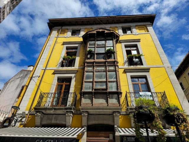 Piso en venta en Llanes, Llanes Pueblo. Piso en edificio histórico en el centro de Llanes. Pisos.