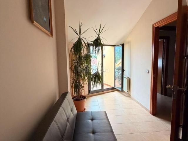 Piso en venta en Llagostera. Ático con terraza y balcón en Llagostera Girona. Pisos.