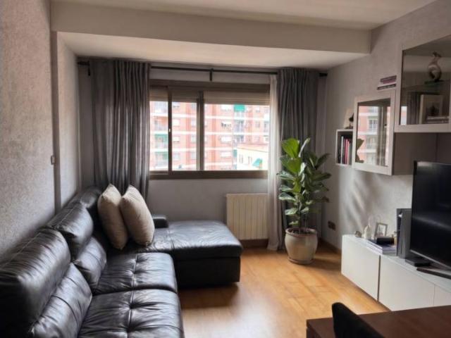 Piso en venta en Llefià Artigues 08913
