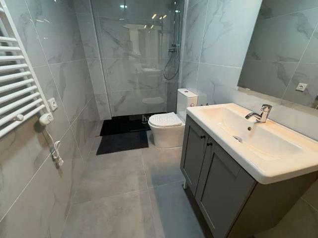Piso en venta en Lleida, Balàfia. Piso reformado de 2 habitaciones con parking opcional en Balàfia, Lleida. Pisos.