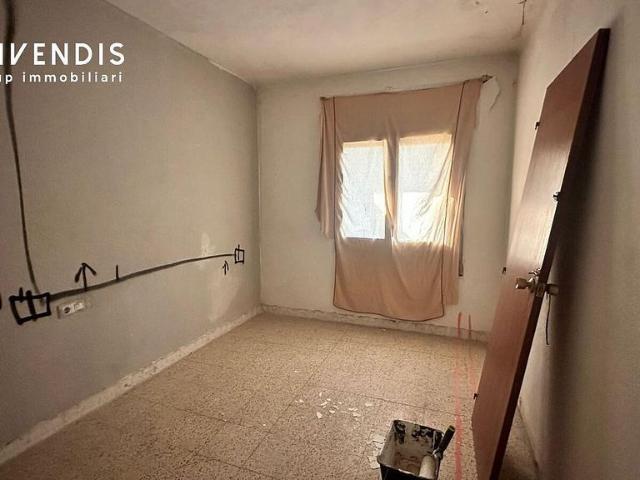 Piso en venta en Lleida, de 88 m² 4 habitaciones por 95.000