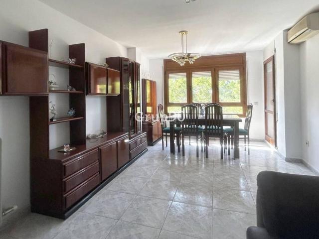 Piso en venta en Lleida, La Bordeta. Piso listo para entrar a vivir junto al Parc de lAigua de Lleida. Pisos.