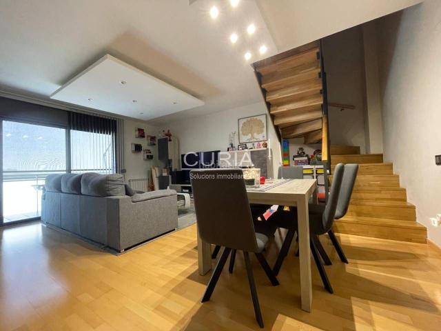 Piso en venta en Lleida, La Bordeta. Venta de piso para entrar a vivir con PISCINA en Parc de lAigua. Pisos.