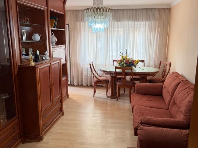 Piso en venta en Lloret de Mar, Centre Costa Brava. Amplio piso de 3 habitaciones, ascensor y gran terraza, en el centro de Lloret y a 5 minutos de la playa. Pisos Lloret de.