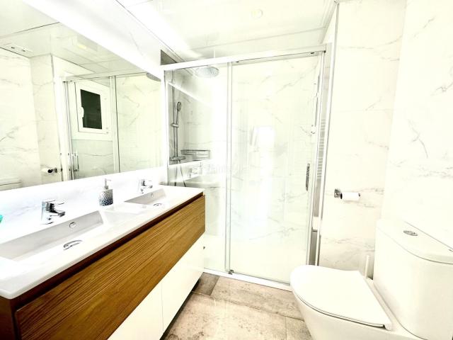 Piso en venta en Lloret de Mar, Centre Costa Brava. Piso de lujo en primera línea con terraza y vistas al mar Parking Lloret de Mar. Pisos Lloret de.