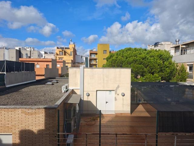 Piso en venta en Lloret de Mar, Centre Costa Brava. Tu nuevo hogar en el centro luminoso, esquinero y lleno de posibilidades. Pisos Lloret de.