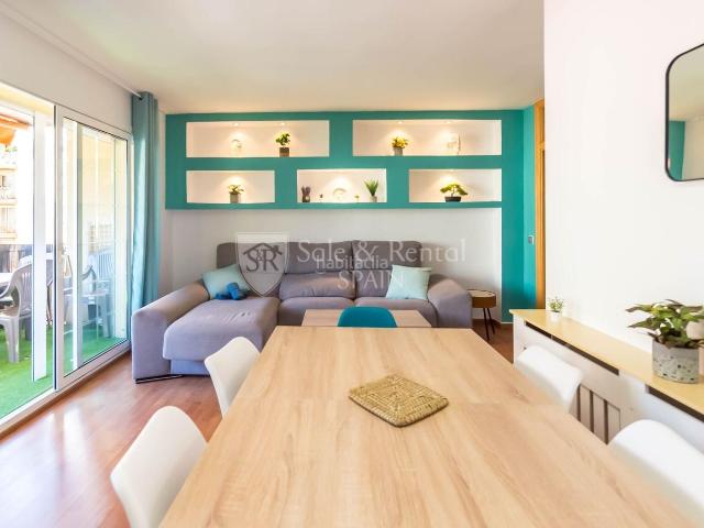 Piso en venta en Lloret de Mar, Fenals Costa Brava. FANTÁSTICO PISO CON LICENCIA TURISTICA, GRANDE, CON 3 HABITACIONES, PISCINA Y TOTALMENTE REFORMADO EN FENALS, LLORET DE MAR. Pisos Lloret de.
