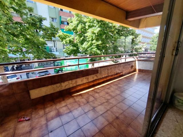 Piso en venta en Lloret de Mar, Fenals Costa Brava. GRAN PISO DE 90m2 CON 2 TERRAZAS, PARA REFORMAR. Pisos Lloret de.
