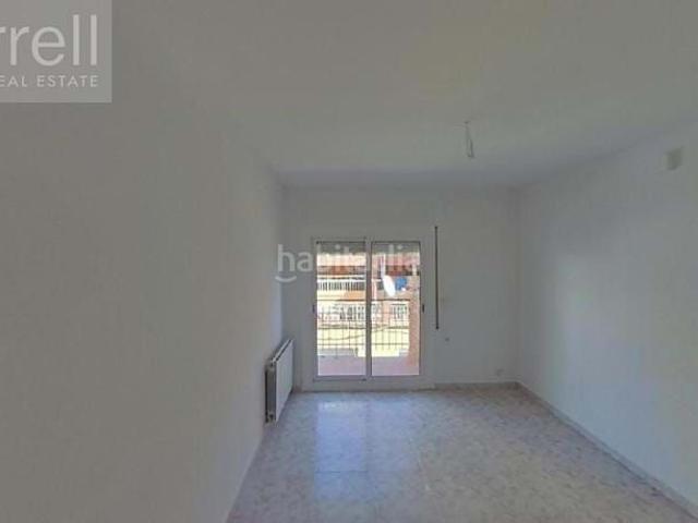 Piso en venta en Lloret de Mar, Mas Baell Can Carbó Costa Brava. Amplio apartamento de 3 dormitorios en Lloret de Mar, ideal para familias, con ascensor y excelente ubicación cerca de servicios.