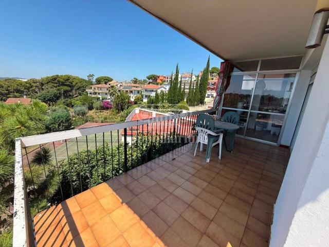 Piso en venta en Lloret de Mar, Mas Baell Can Carbó Costa Brava. Espectacular piso esquinero con impresionantes vistas al mar y al pueblo de Lloret de Mar. Pisos Lloret de.