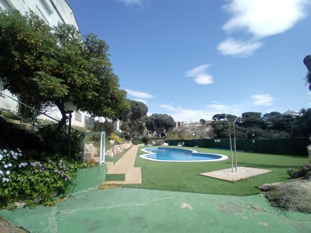 Piso en venta en Lloret de Mar, Mas Baell Can Carbó Costa Brava. Oportunidad de Desarrollo Residencial: Dos Viviendas Exteriores de Gran Tamaño en Entorno Consolidado. Pisos Lloret de.