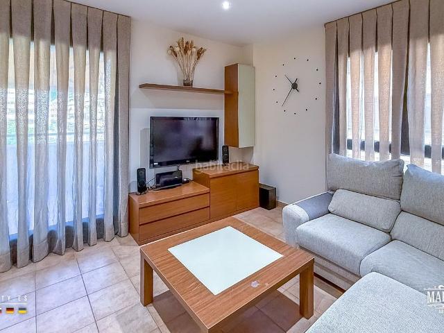 Piso en venta en Lloret de Mar, Santa Clotilde Costa Brava. Se vende amplio, luminoso y cálido piso en Fenals, a poca distancia a pie del mar y con plaza de parking. Pisos Lloret de.