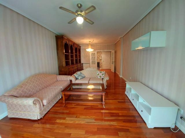 Piso en venta en Logroño, Oeste. Maravilloso piso con garaje y 2 trasteros en las Palazzinas de Logroño. Pisos.