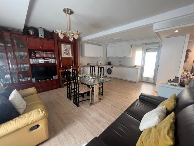 Piso en venta en Logroño, Oeste. OCASION Y NOVEDAD JUNTO FUENTE MURRIETA 3 HABITACIONES BAÑO Y ASEO TRASTERO EDIFICIO CON GARAJES. Pisos.